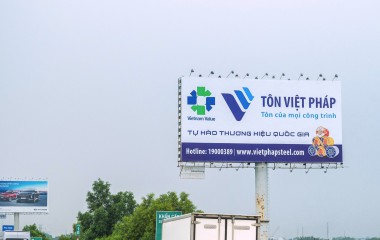 Tôn Thép Việt Pháp khẳng định vị thế thương hiệu bằng hệ thống biển quảng cáo tấm lớn trải dài từ Bắc vào Nam