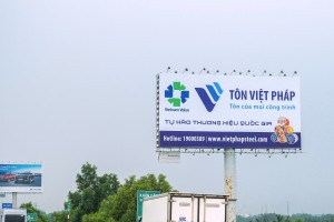 Tôn Thép Việt Pháp khẳng định vị thế thương hiệu bằng hệ thống biển quảng cáo tấm lớn trải dài từ Bắc vào Nam